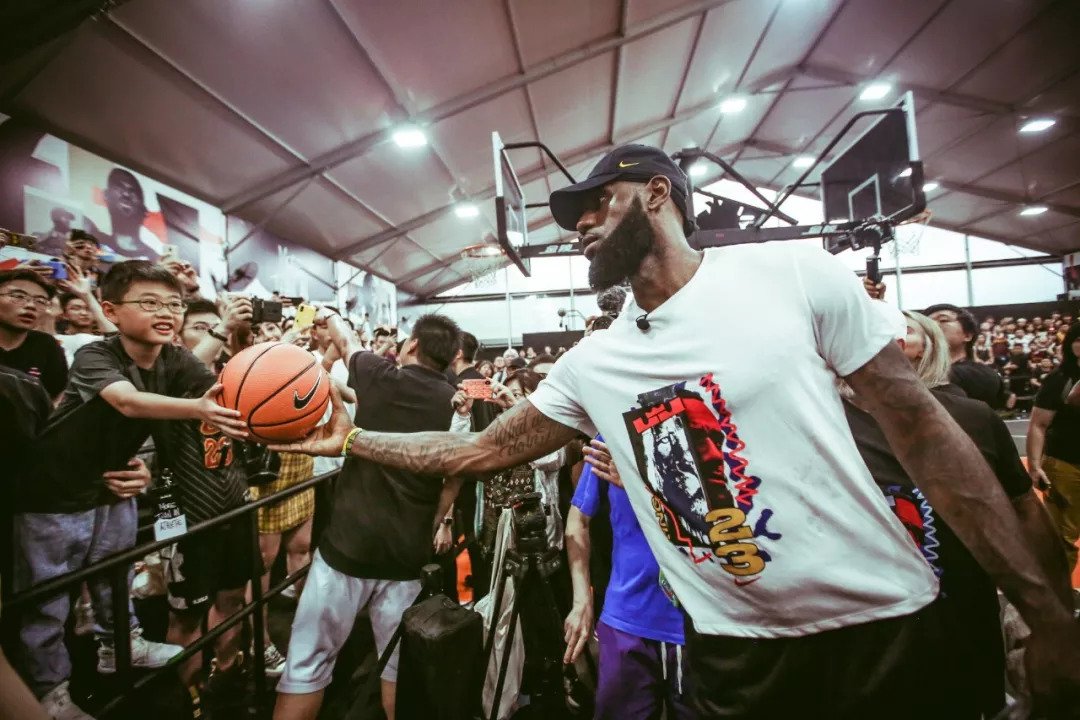 德天空：多特19岁边锋坎贝尔已向俱乐部表示希望在冬窗离队（德天空：多特19岁边锋坎贝尔已告知俱乐部，盼在冬窗离队）