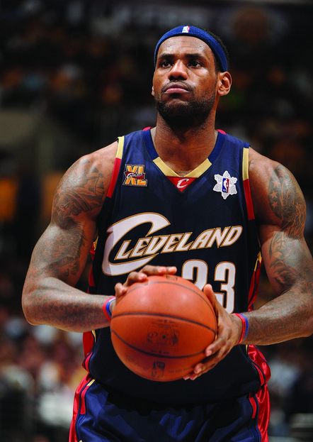 斯基拉：米兰要续约意U17国门隆戈尼，认为其是未来顶级球员（斯基拉：米兰拟与意U17国门隆戈尼续约，视其为未来顶尖门将）