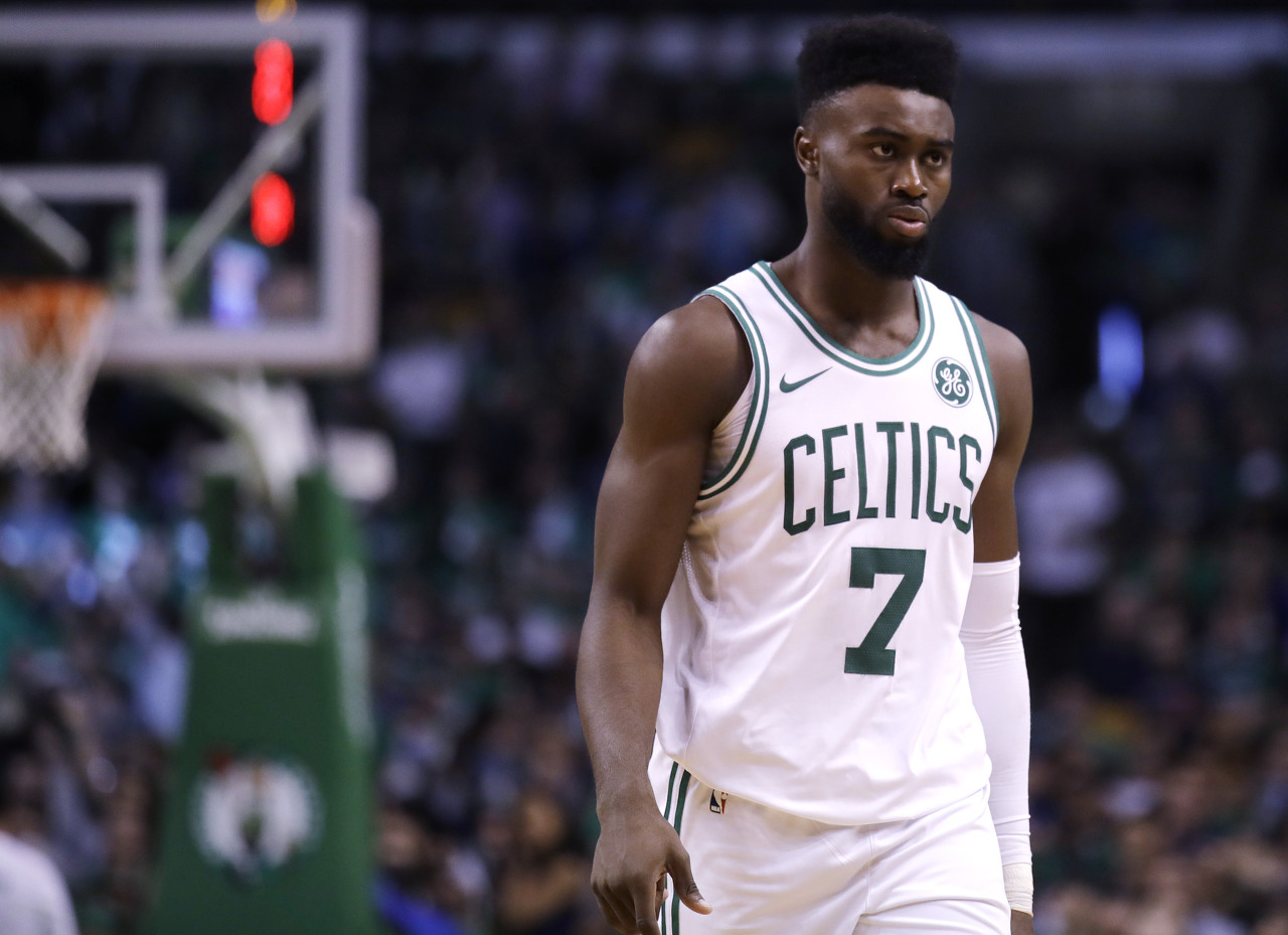 对阵都灵时的这粒任意球，至今仍让红黑军团球迷津津乐道（对都灵那记任意球，至今仍令红黑军团球迷回味无穷）