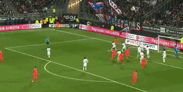 K联赛球队浦项铁人官方社媒账号发布公告称，球队中...