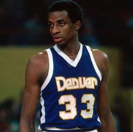 罗体：迪巴拉因发烧缺席罗马的训练，多夫比克恢复跑步练习（罗体：迪巴拉发烧无缘罗马训练，多夫比克重启跑步训练）