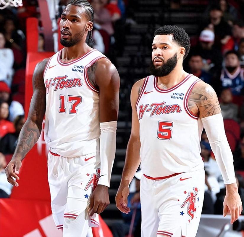 赛前发高烧，普利希奇比赛当天和球队会合并替补双响导演逆转（赛前高烧仍出战，普利希奇赛日与队会合替补梅开二度助逆转）