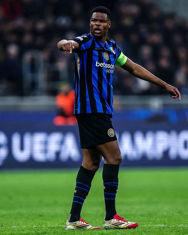 这是真爱，一阿根廷球迷带了50美元，一路搭顺风车去巴西客场