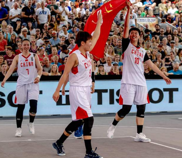 状态出色！哈登半场17分5助，伦纳德轰下18分（状态拉满！哈登半场17分5助攻，伦纳德砍下18分）