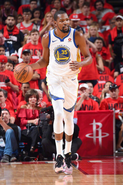 曼联明晨客战狼队，取胜可跃居第六（曼联明晨客场挑战狼队，赢球可升至第六位）