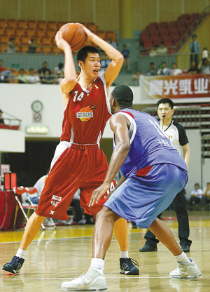 罗马旧将：五大联赛黑人教练很少，希望这只是巧合（罗马旧将：五大联赛黑人主帅屈指可数，盼这仅是巧合）