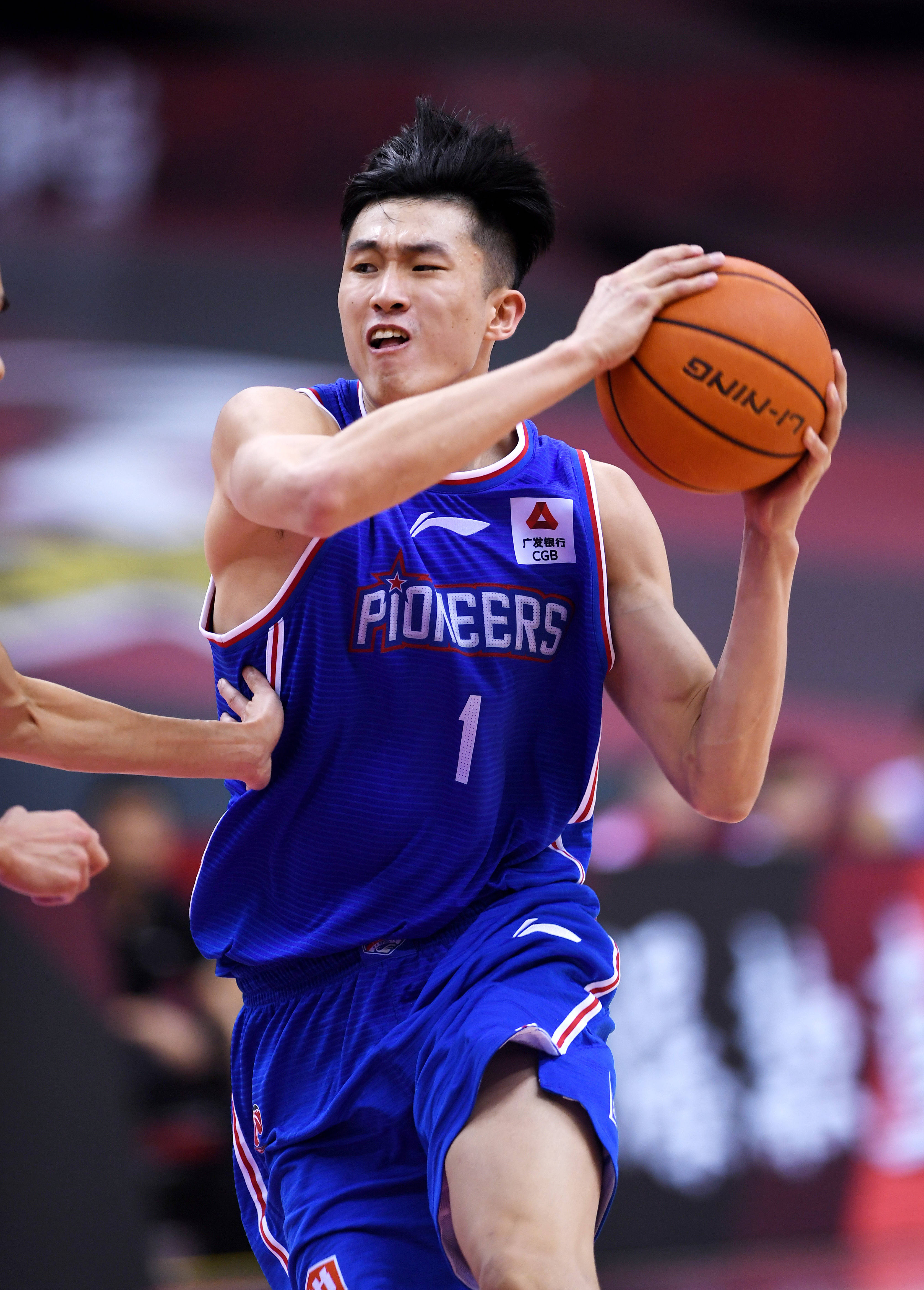 西媒：皇马多位球员复出，马斯坦托诺本轮联赛或直接首发（西媒称：皇马多人伤愈回归，马斯坦托诺本轮有望直接首发）