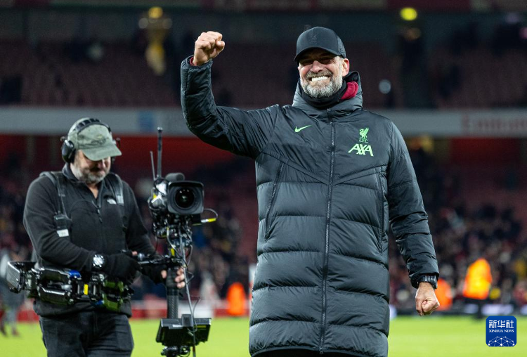 萨利巴：海因策帮了我们很多，他与我们的交流非常多（萨利巴：海因策对我们帮助很大，与我们沟通交流非常频繁）