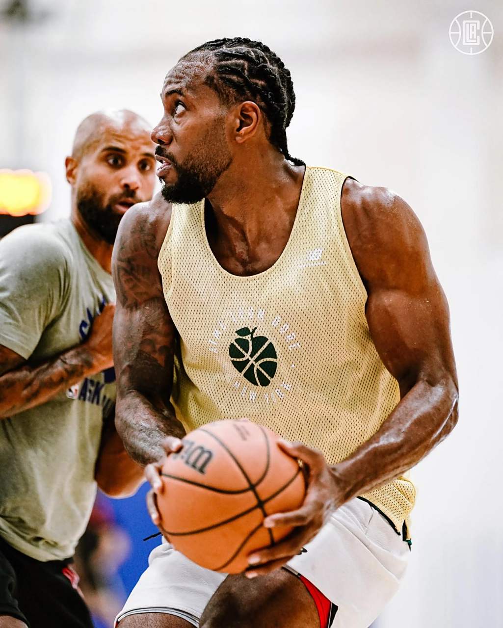 英超战报：佳夫双响，纽卡4-1埃弗顿，获联赛客场首胜（英超快讯：佳夫梅开二度，纽卡斯尔4-1击退埃弗顿，收获联赛客场首胜）