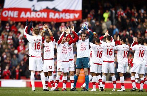 世体：引进小蜘蛛非常困难，巴萨高层越来越关注凯恩（世体：引进小蜘蛛阻力重重，巴萨高层愈发青睐凯恩）