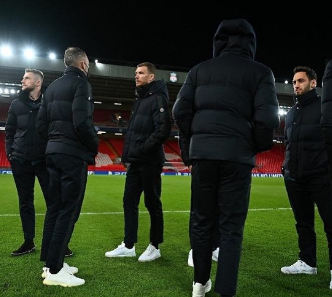 4-1大胜后的双面红魔：一场狂胜，暴露曼联争四的期望与脆弱！（4-1大捷下的红魔双面：酣胜难掩曼联争四野望与软肋）