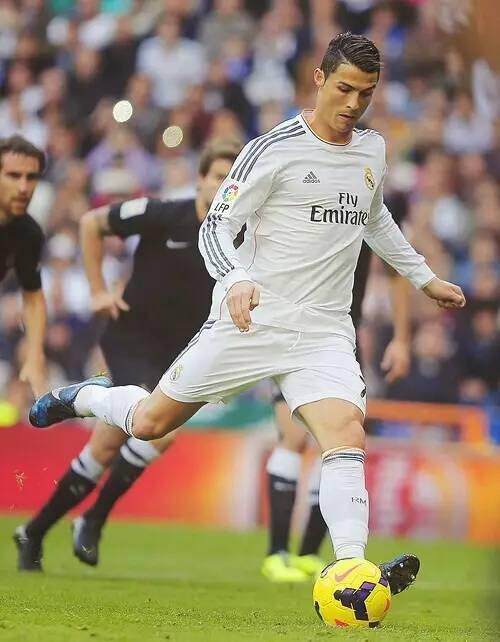 英超官网盘点历届圣诞冠军赛季战绩：阿森纳此前四次均丢冠（英超官网回顾历年圣诞榜首赛季表现：阿森纳四次领跑均无缘冠军）