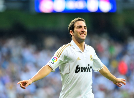 基米希打入生涯首粒欧冠乌龙，拜仁上次欧冠乌龙由阿拉巴打入（基米希生涯首次欧冠自摆乌龙，拜仁上一次欧冠乌龙来自阿拉巴）