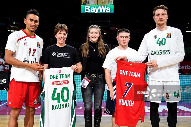 马卡：亚马尔父亲与贝蒂斯球迷起冲突，球场保安介入调停（马卡报道：亚马尔父亲与贝蒂斯球迷发生争执，球场安保入场调解）