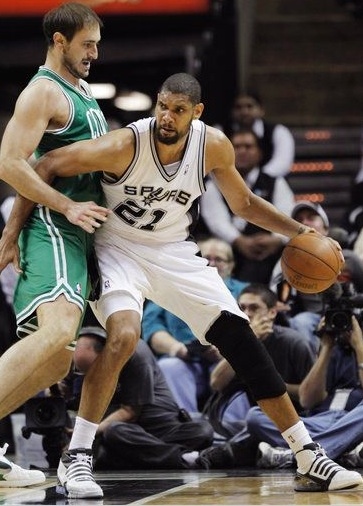 巴塞罗那瞄准劳塔罗·马丁内斯：转会市场的新动向（巴塞罗那锁定劳塔罗·马丁内斯，转会市场掀新波澜）